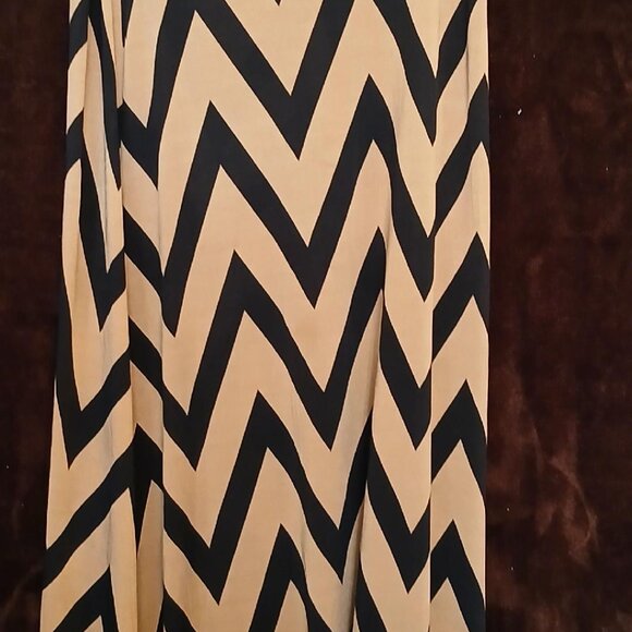 Chevron patterned maxi skirt - Picture 2 of 4